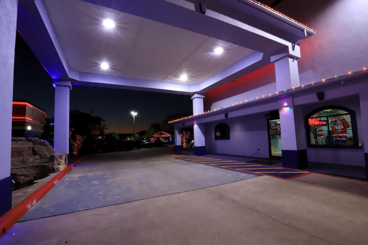 Scottish Inn And Suites Houston-Jones Road Esterno foto