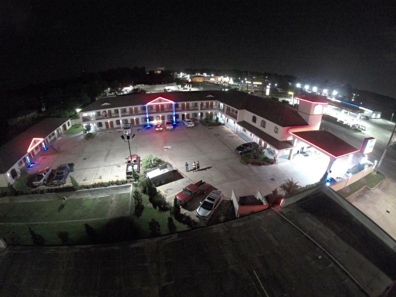 Scottish Inn And Suites Houston-Jones Road Esterno foto